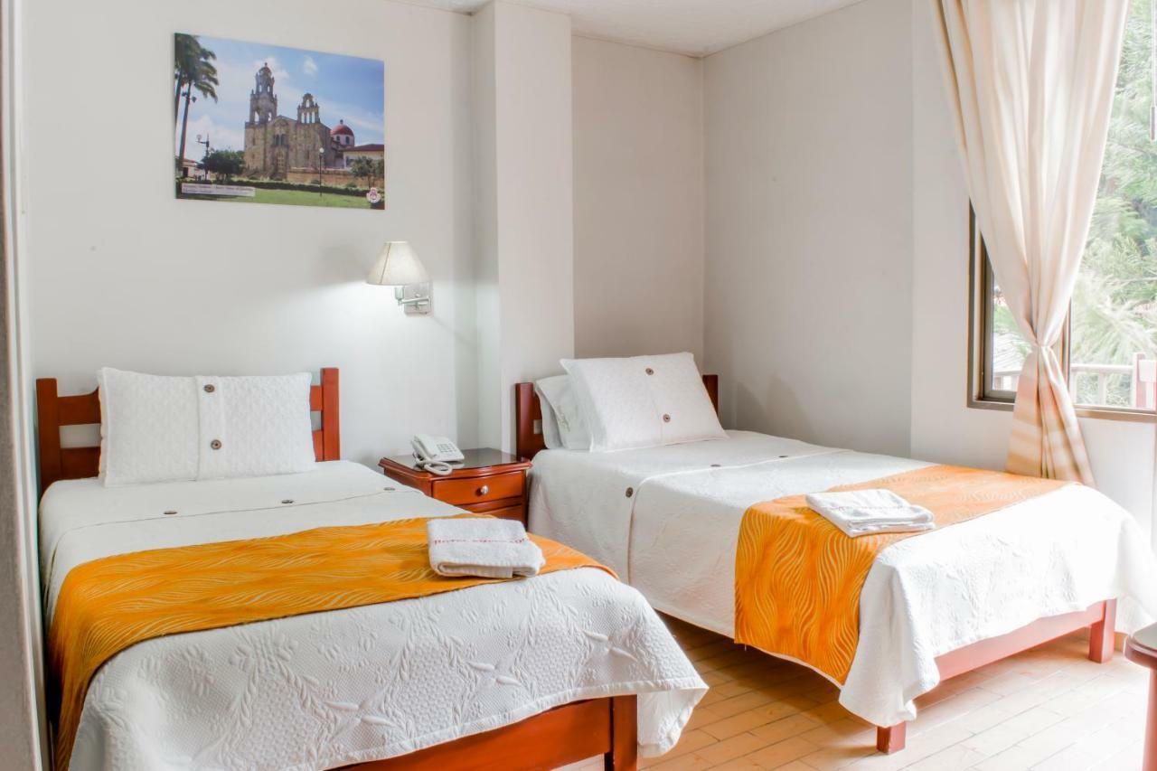 Hotel Emperador Barbosa  Quarto foto