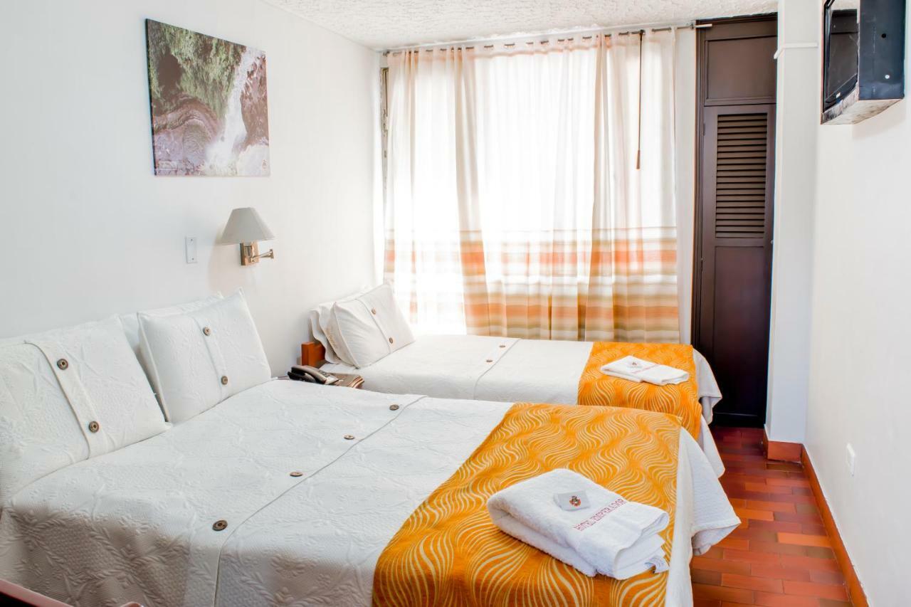 Hotel Emperador Barbosa  Quarto foto